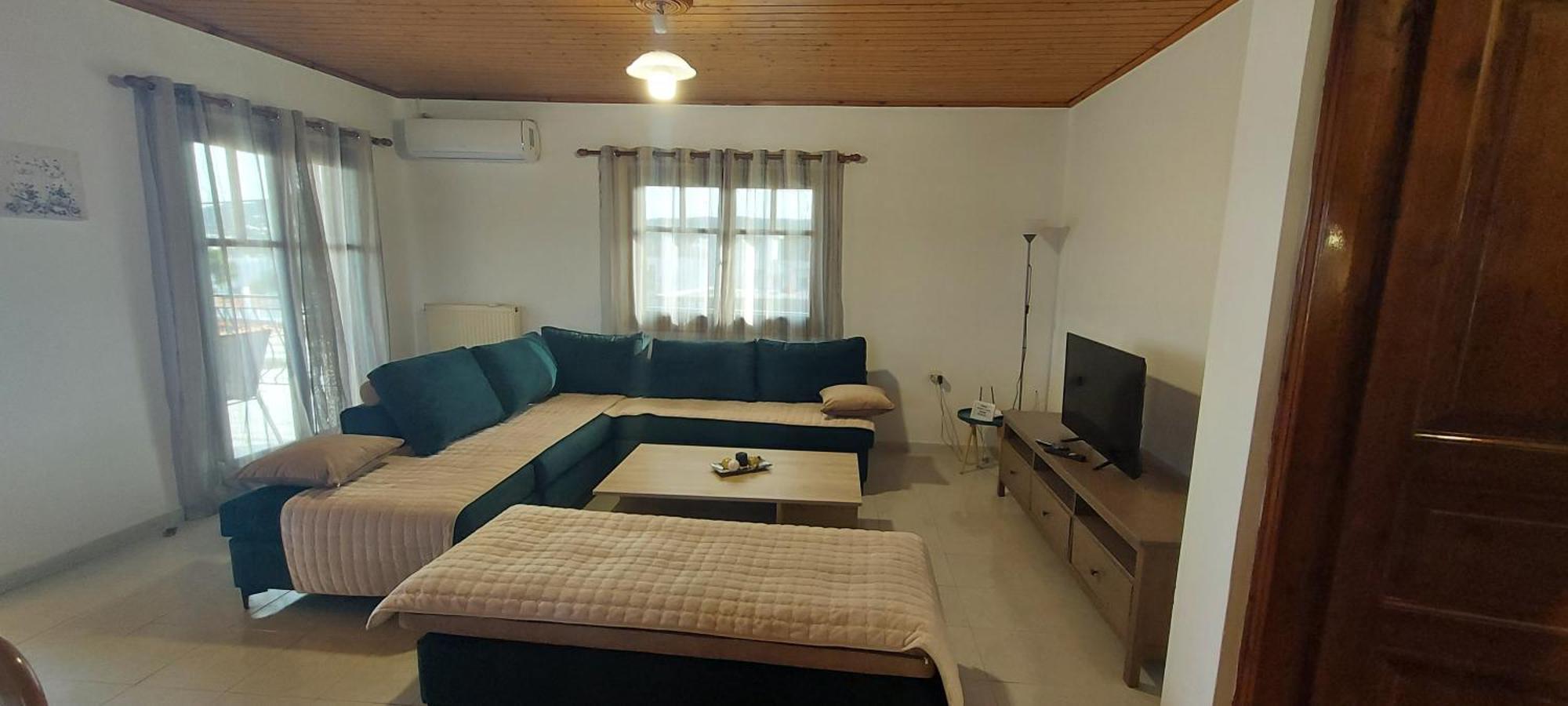 Elena'S Family House Apartman Ártemida Kültér fotó